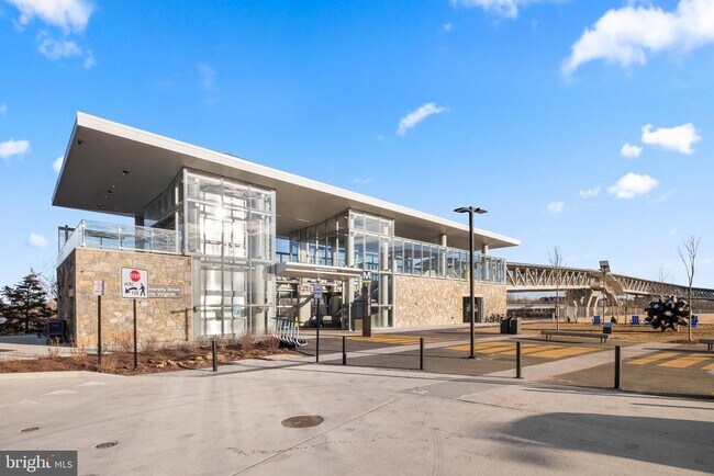 Building Photo - 2004 Potomac Ave