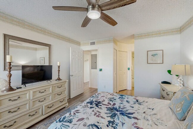 Building Photo - 3607 E Bay Dr