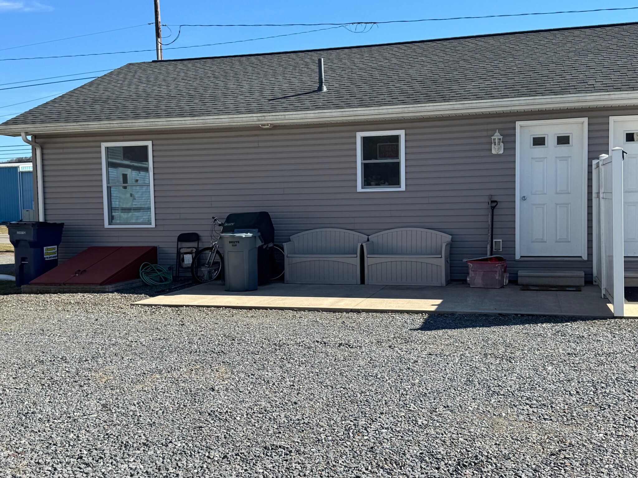 Back Patio with a privacy Divider - 8824 PA-405