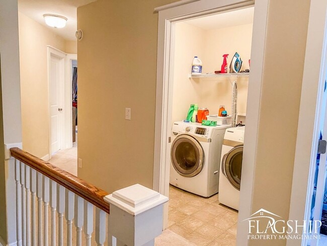 Building Photo - Gorgeous Townhouse in Grey Fox Run