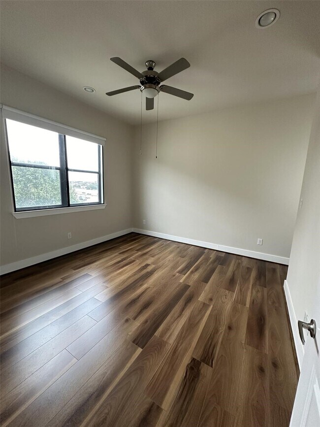 Building Photo - 4106 Marina St