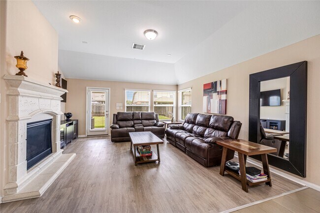 Building Photo - 7030 Villa Mountain Ln