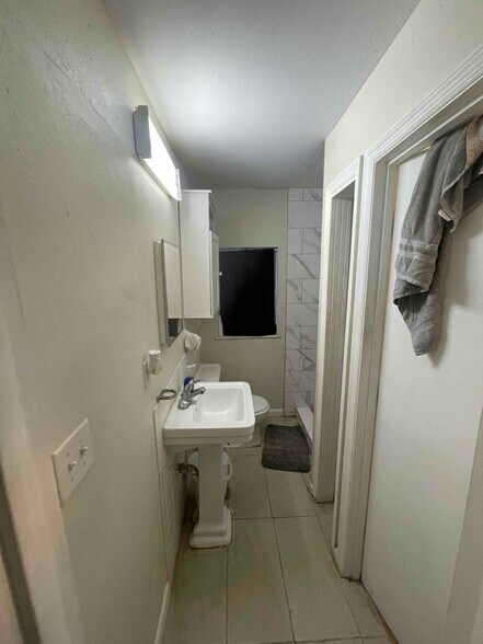 Building Photo - 115 5th St NE