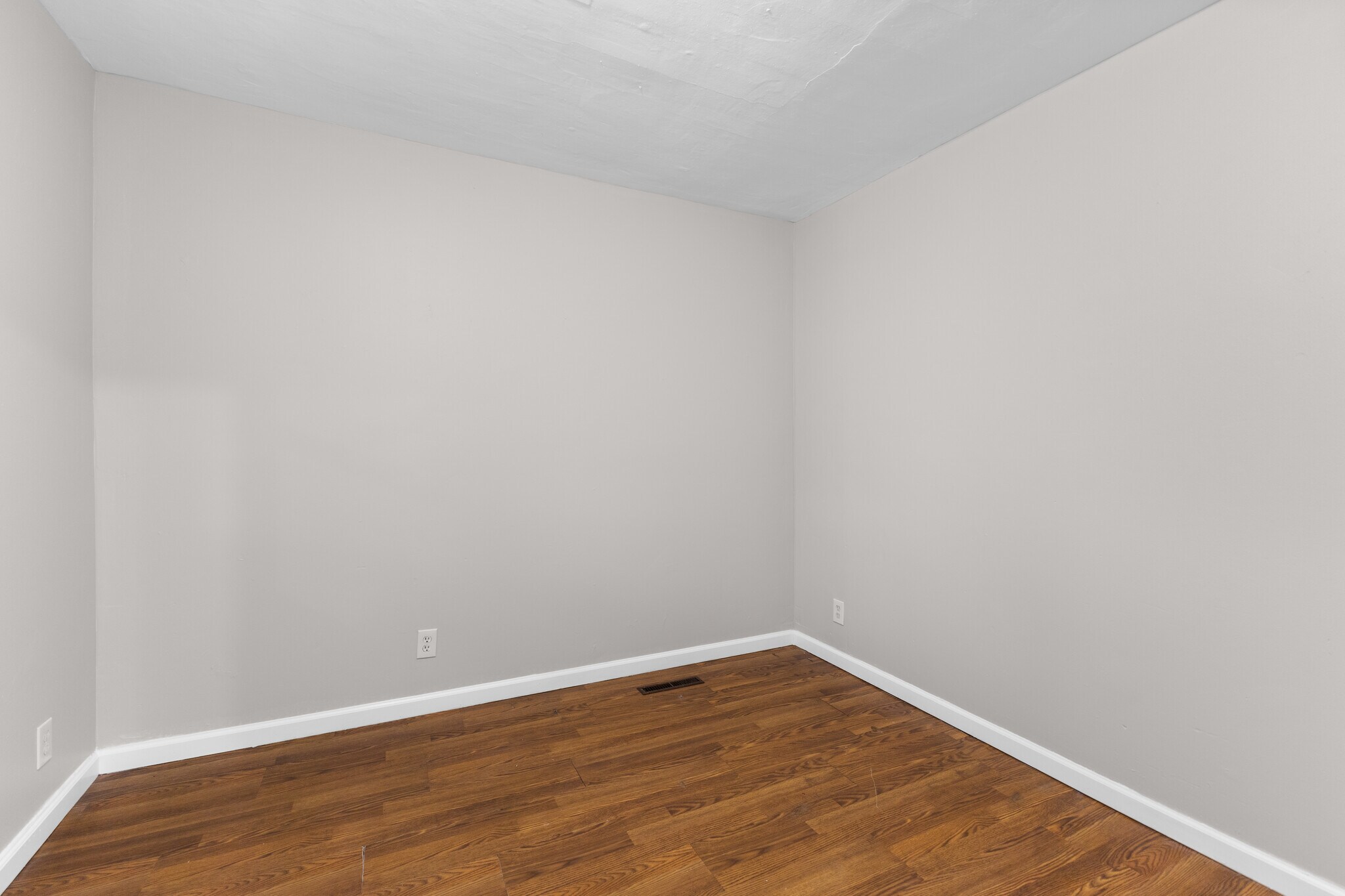 Building Photo - 922 Dakin St