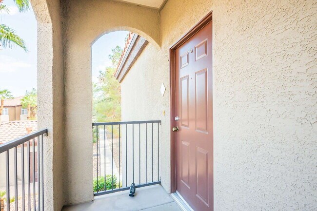 Building Photo - "Chic 1-Bedroom Oasis in Prime Las Vegas Location – 813 Sq. Ft. of Comfort!"