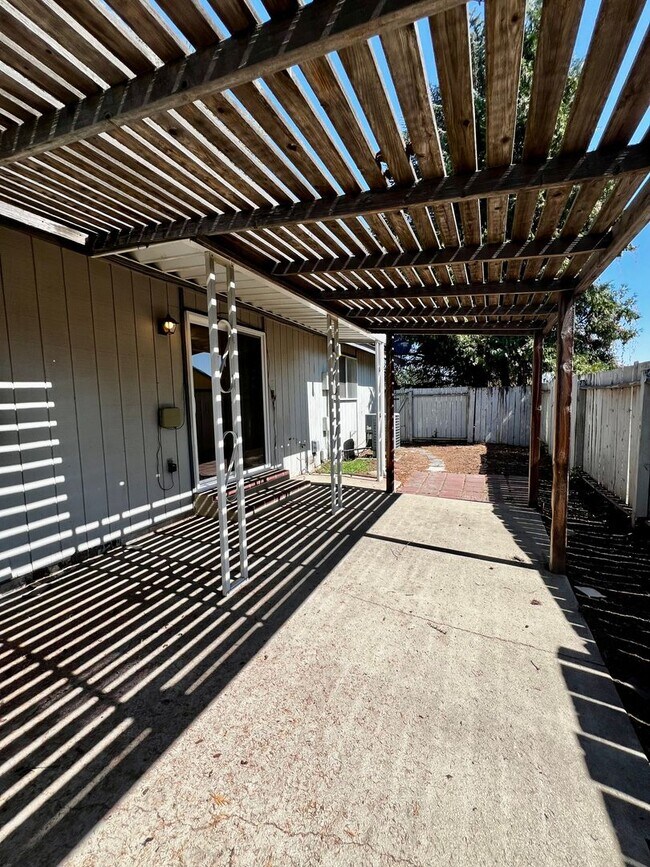 Building Photo - e4903