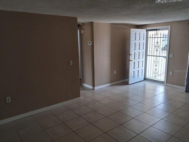 Building Photo - 6821 Mesa Verde St