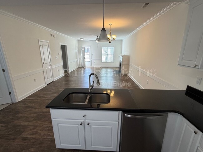 Building Photo - 220 Braylock Dr