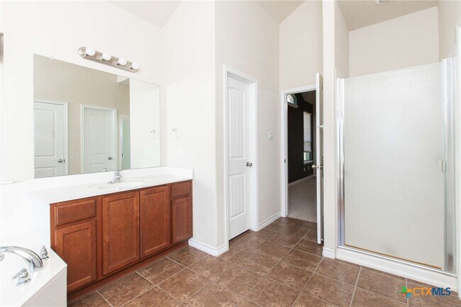 Building Photo - 3302 Vineyard Trail
