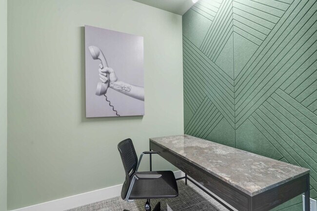 Building Photo - 121 NE 5th St