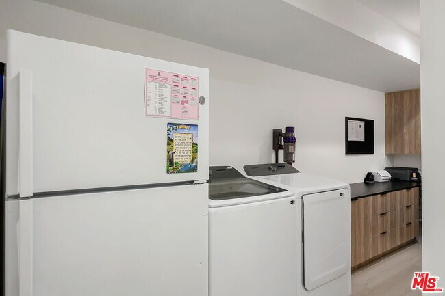 Building Photo - 12849 Tiara St