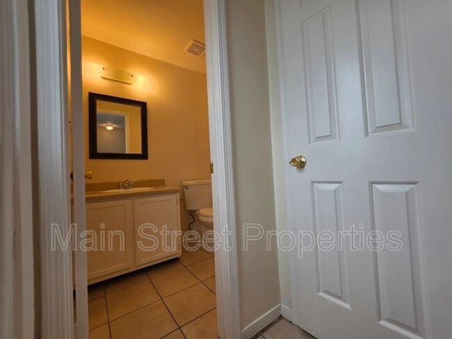 Building Photo - 3041 Belle Meade Dr