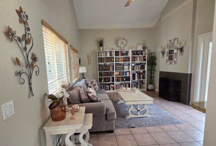 Building Photo - 21705 Cabrosa