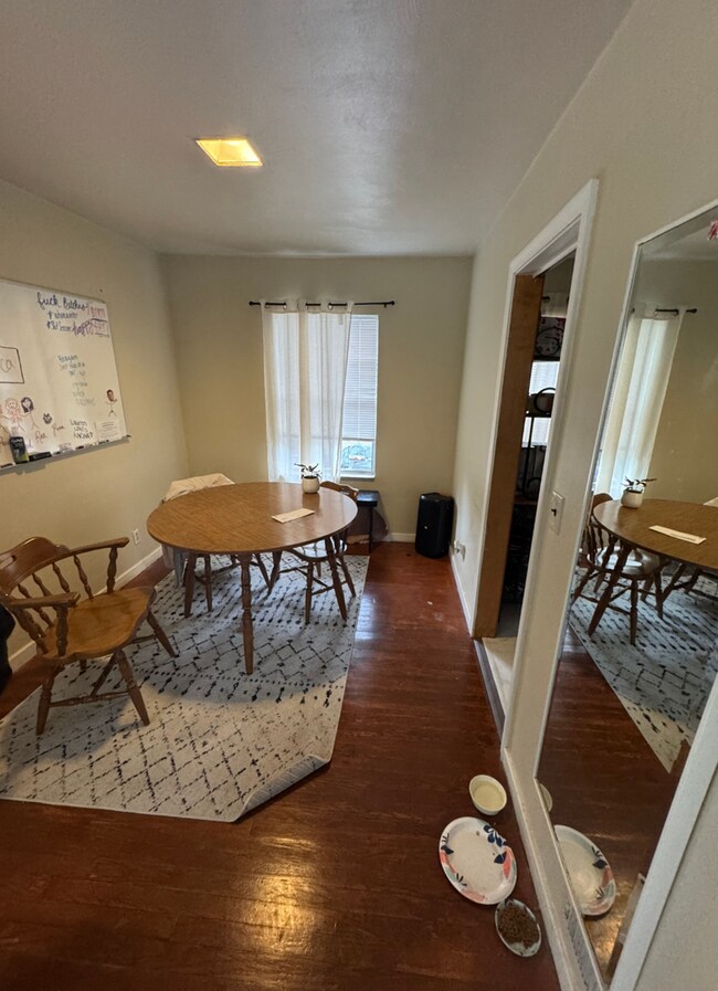 Building Photo - 1003 Ann St