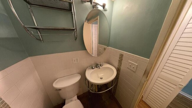 Building Photo - 0 bedroom in Chicago IL 60660