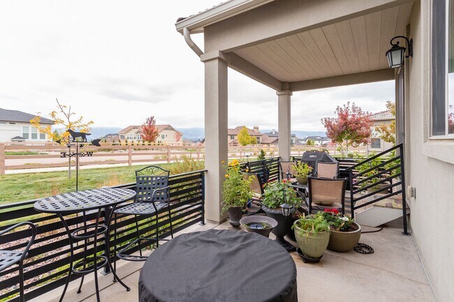 Building Photo - Stunning Flying Horse Patio Home with Stunning Views!!