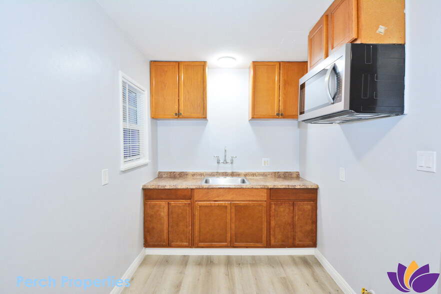 Primary Photo - 181 W Spazier Ave