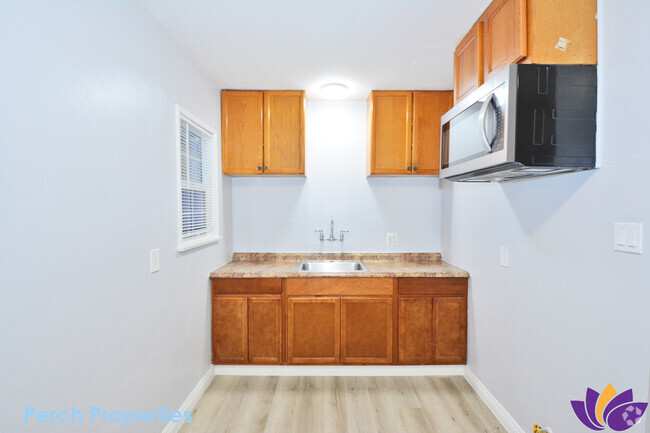 Building Photo - 181 W Spazier Ave