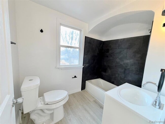 Building Photo - 9899 Balfour Rd