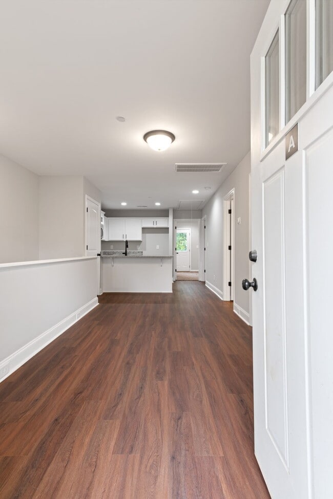 Building Photo - 2645 UNIT B Bell St