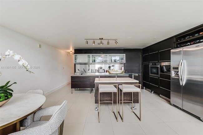 Building Photo - 6000 Collins Ave