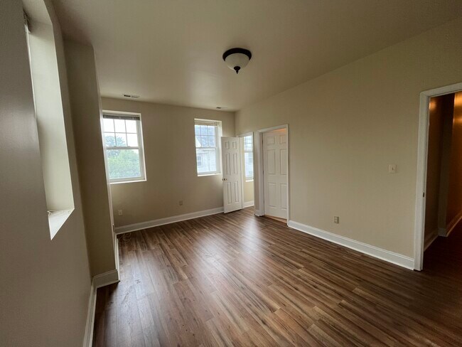 Building Photo - 2801 Barton Ave