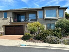 Building Photo - 213 Cima de Colina