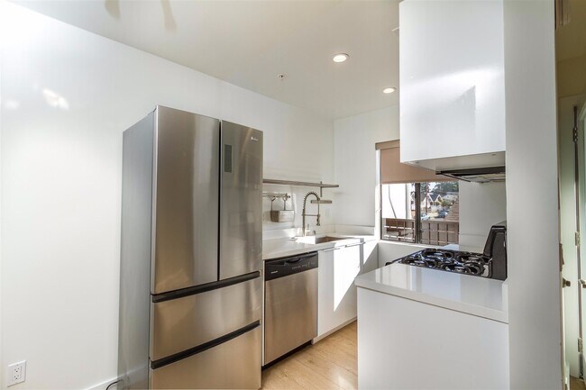 2BD/2BA Kitchen - 297