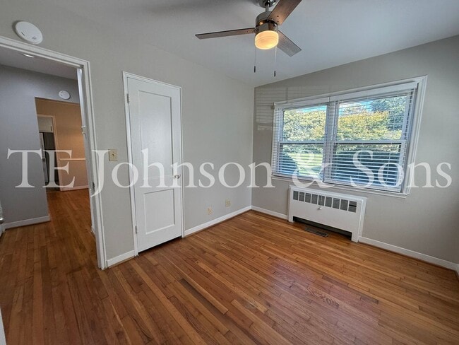 Building Photo - A Great Condo close to Atrium Health and Park