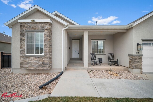 Building Photo - Beautiful and Modern 5 Bedroom Home in Cedar City!