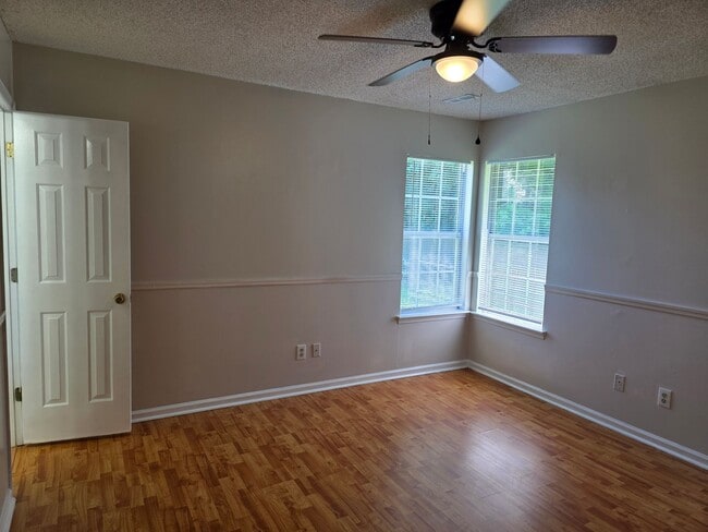 Building Photo - For Rent – 3 Bedroom, 2 Bath Home with Gar...