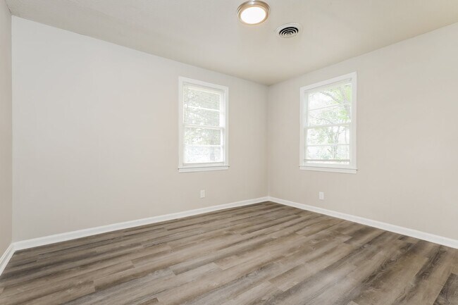 Building Photo - 2913 22nd Ave