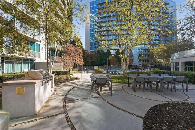 Building Photo - 44 Peachtree Pl NE