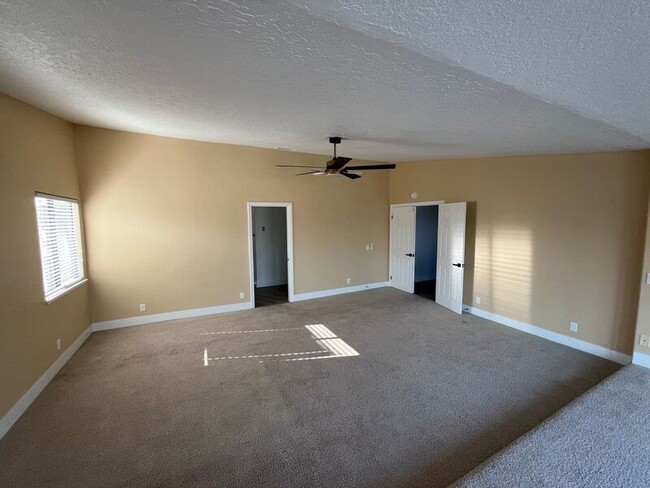 Building Photo - 22547 Cascade Dr