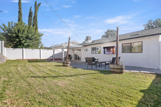 Building Photo - 19619 Ermine St