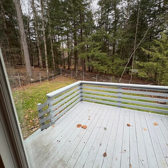 Building Photo - 15 Acer Heights Rd