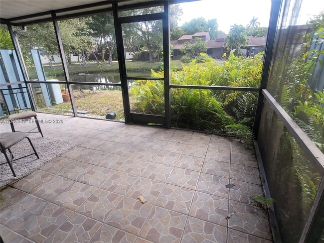 Building Photo - 6948 SW 36th Ct