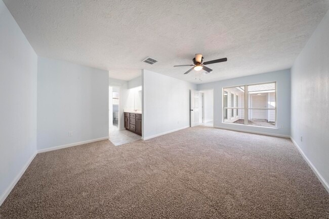 Building Photo - 1426 Twining Oaks Ln