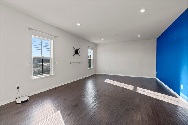 Building Photo - 311 Sunrise Ct