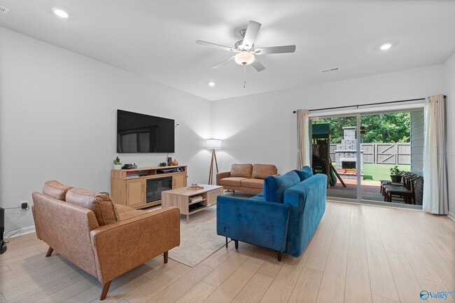 Building Photo - 14971 Greenleaf Dr