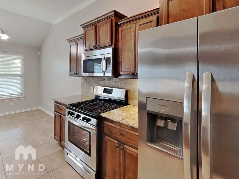 Building Photo - 512 SW 44th St