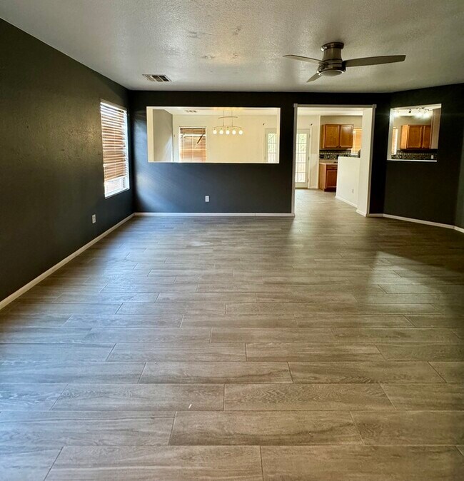 Building Photo - HOUSE FOR RENT