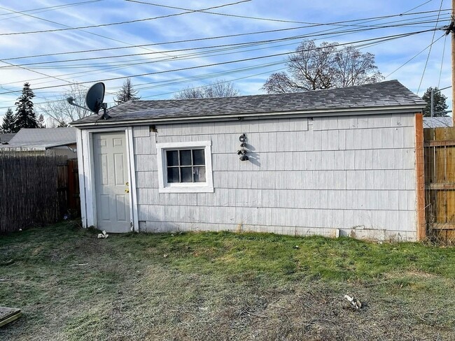 Building Photo - 4619 N Howard St