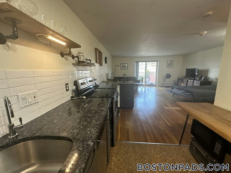 Building Photo - 121 Tremont St