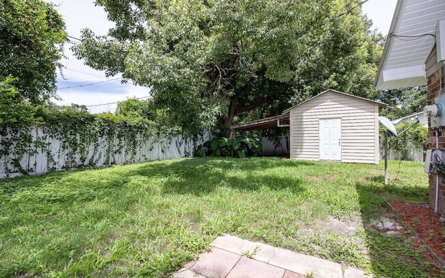 Building Photo - 1155 SE Magnolia Loop