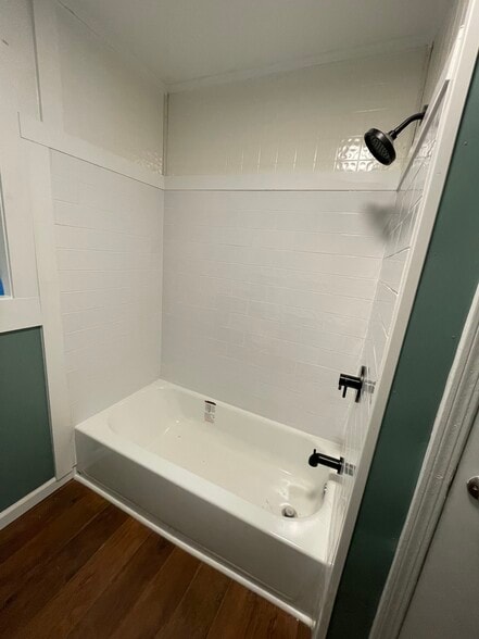 New tub/shower - 825 Dora Dr