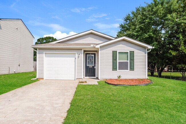 Primary Photo - Charming 3-Bedroom Home in Harvest, AL