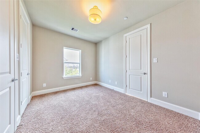 Building Photo - 2702 Harvard St