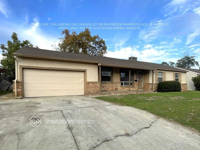 Building Photo - 2223 Juliesse Ave