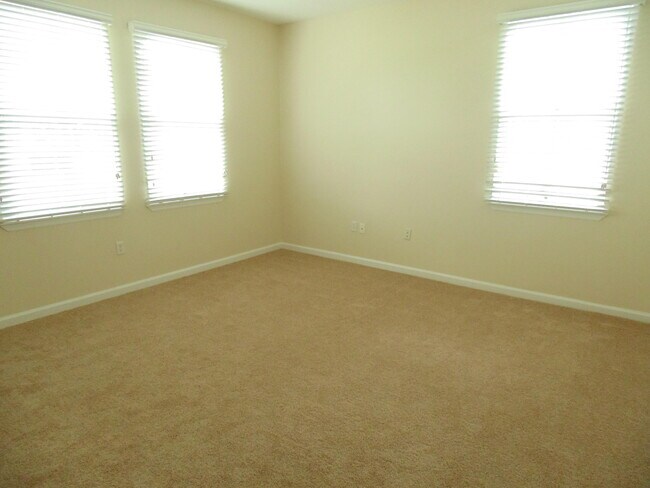 Building Photo - 2050 Alta Meadows Ln
